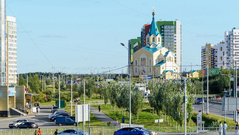 В парке "Молодежный" обустроили спортивную площадку и зону для отдыха 