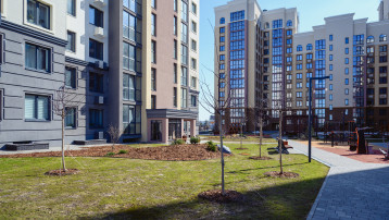 Яблони в парк-квартале Лайф благополучно перезимовали