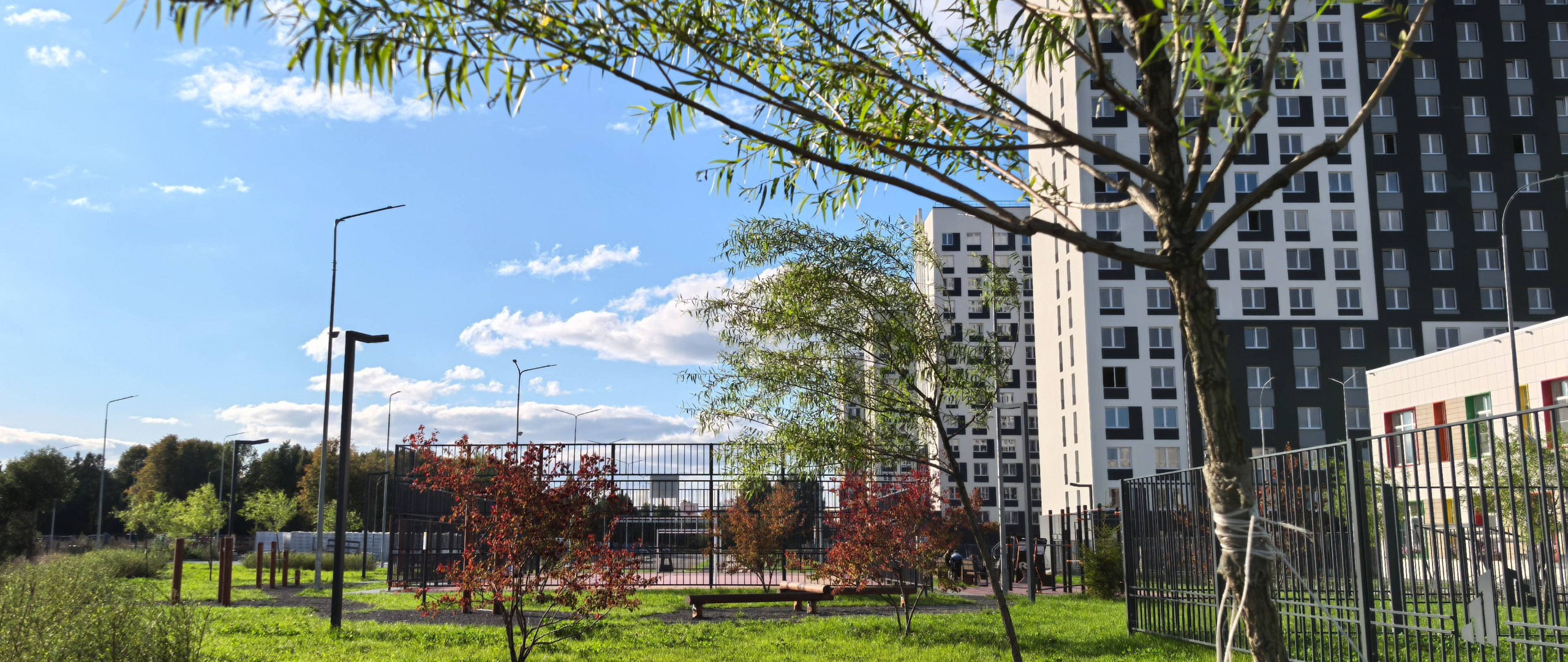 вид со спортплощадки